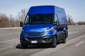 IVECO ON inovuje bezpenost provozu. Zavd osobn bezpenostn hlen idie