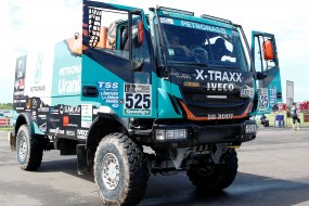 IVECO a tm PETRONAS De Rooy IVECO se opt astn dalho ronku Dakaru